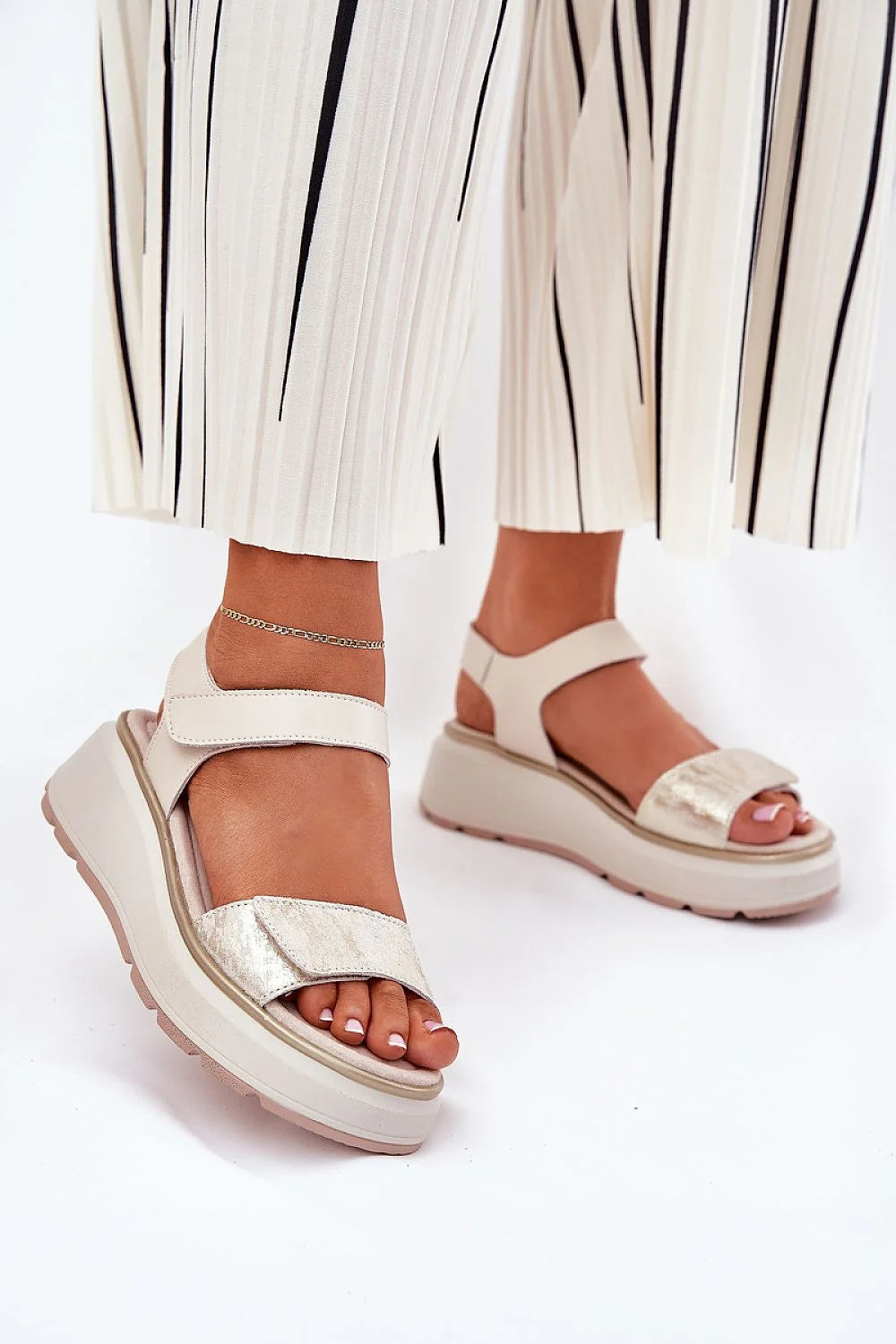Sandales pour femme en cuir naturel style moderne et élégant plateforme compensée velcro confort summer