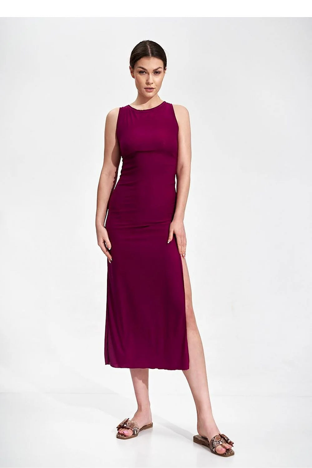 Robe de jour élégante pour femme en tissu stretch ajustée couleur bleu cobalt encolure profonde dos noué fente latérale sans manches