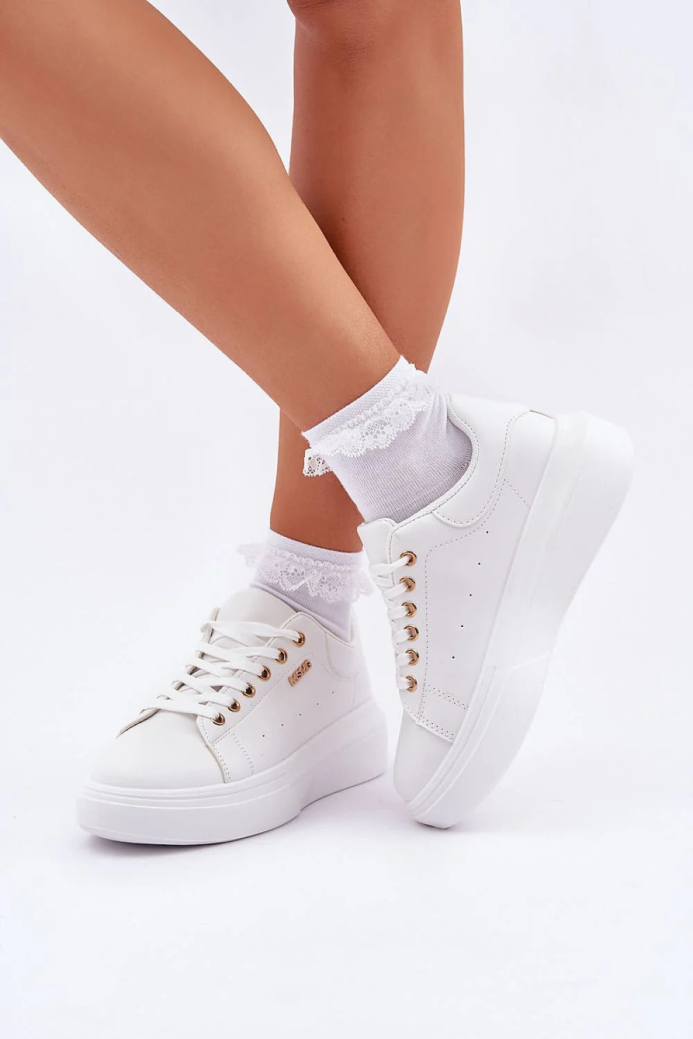 Chaussures de sport pour femmes design moderne minimaliste couleur blanche simili cuir semelle épaisse confortable