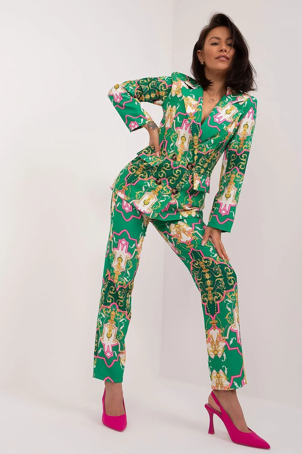 tailleur femme blazer croisé pantalon droit imprimé baroque vert émeraude fuchsia boutons dorés manches longues taille haute fluide élégant