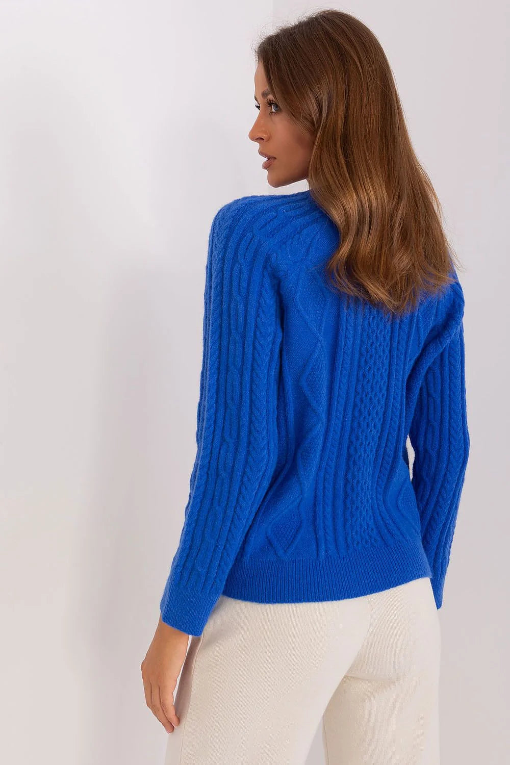 Cardigan pour femme bleu motif torsades matériau tricot manches longues coupe droite encolure ronde boutons assortis