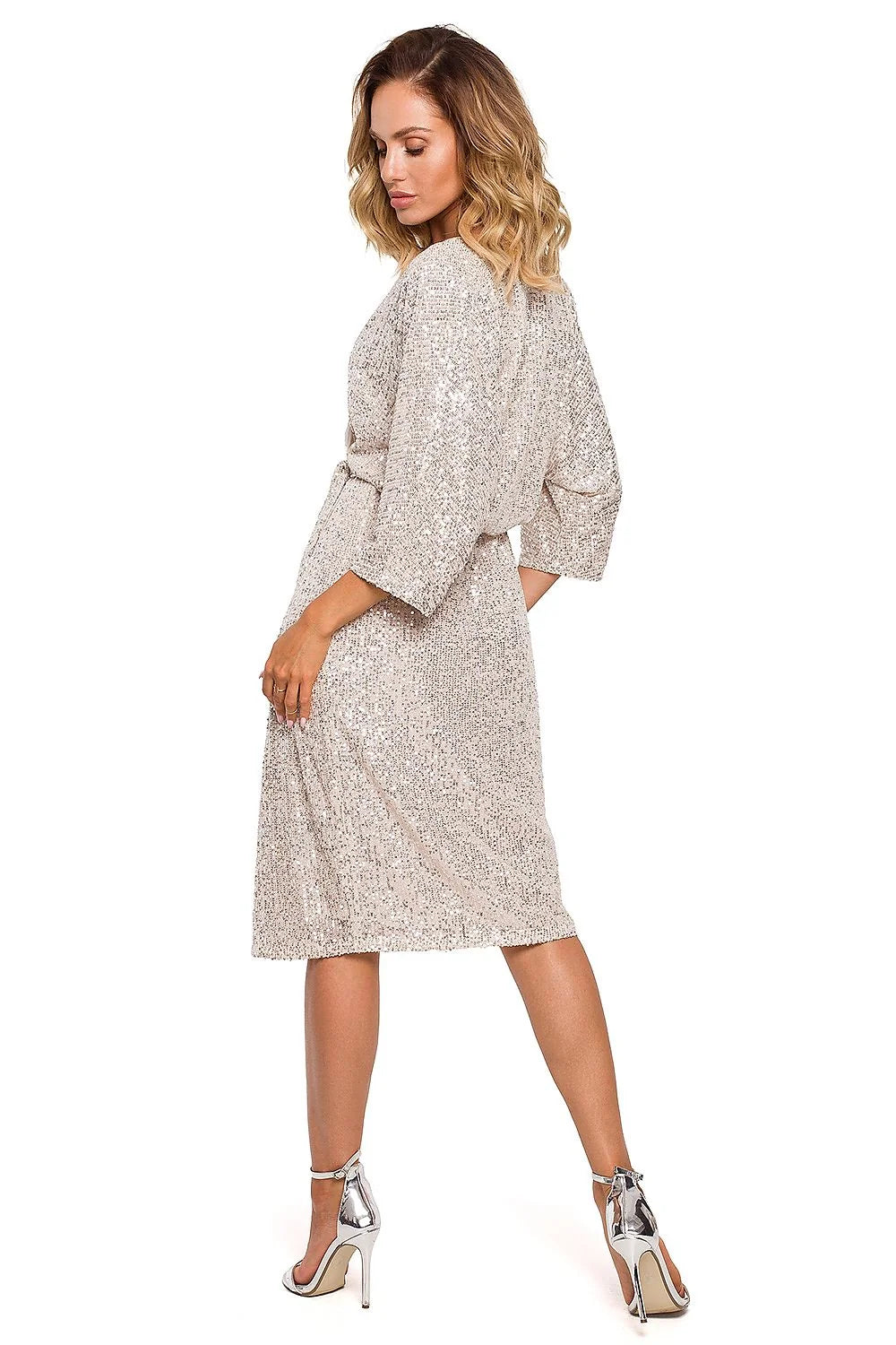Peignoir argenté à sequins glamour chic manches longues ceinture ajustable style scintillant pour soirée élégante