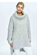Pull pour femme col roulé ample en maille tricotée grise claire matières mixtes saison automne-hiver coupe loose