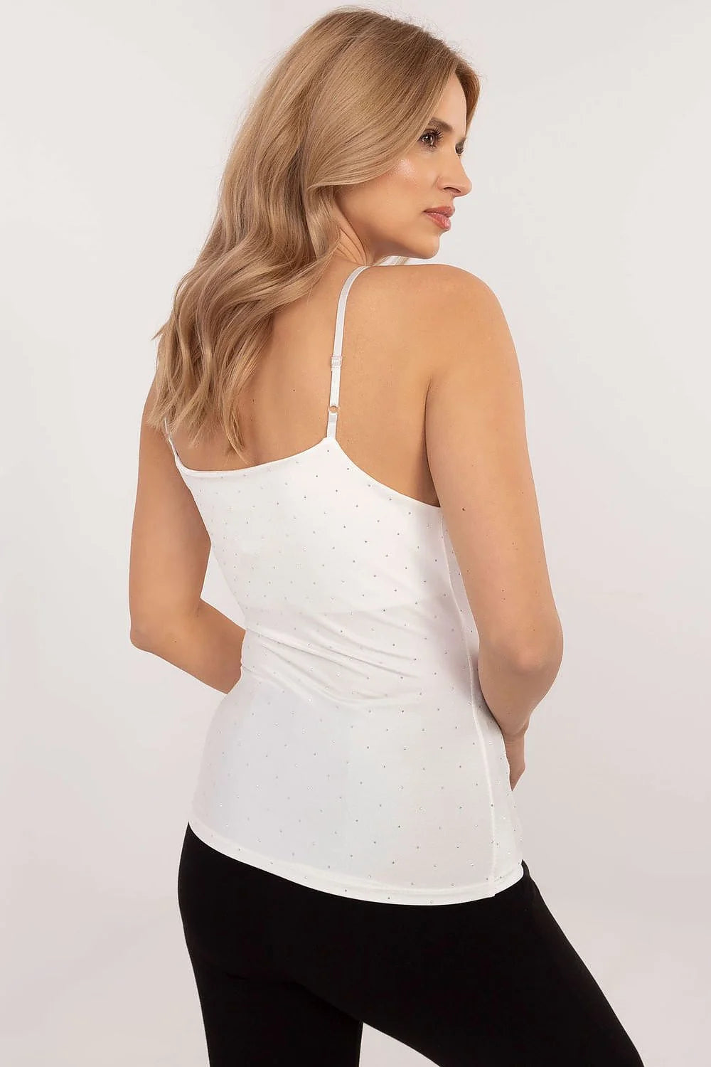Haut et pantalon chic débardeur ajusté bretelles fines taille haute coupe moulante couleurs contrastantes noir et blanc femme