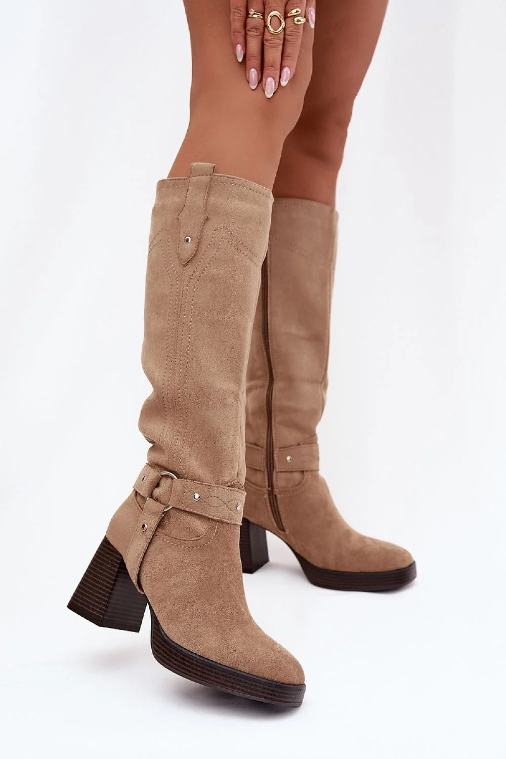 bottes femme hauteur genou suédine écologique taupe bottier talon 8cm bloc bout amande fermeture éclair intérieure doublure synthétique