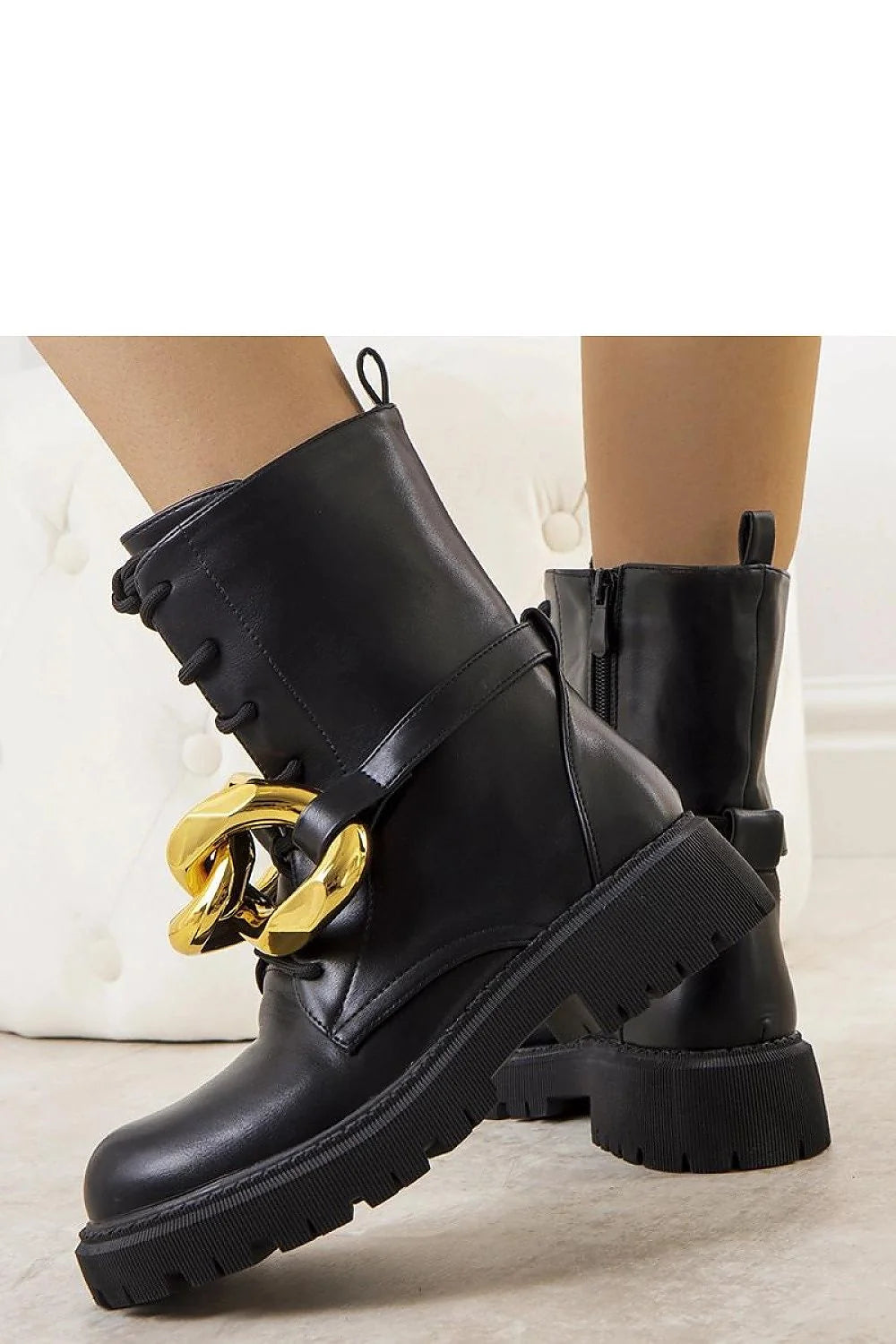 Bottes noires pour femmes en cuir écologique mi-hautes à chaîne dorée style urbain lacing avant semelle crantée confortable