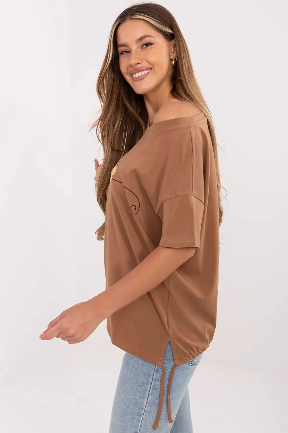 T-shirt femme coupe droite manches courtes en coton mélange couleur marron clair motif cœur doré