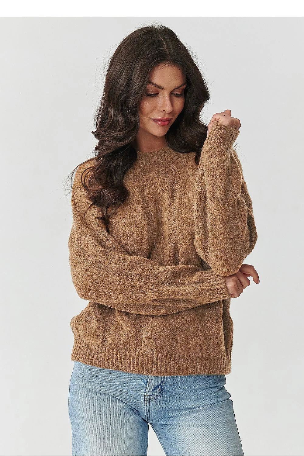 pull femme maille duveteuse camel col rond oversize ample manches longues tombantes tresse mohair laine acrylique polyamide côtelés chaleur confort
