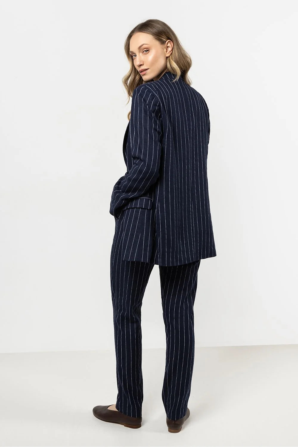Blazer et pantalon assortis pour femmes rayures verticales bleu marine en lin élégance coupé droit polyvalent saison intermédiaire