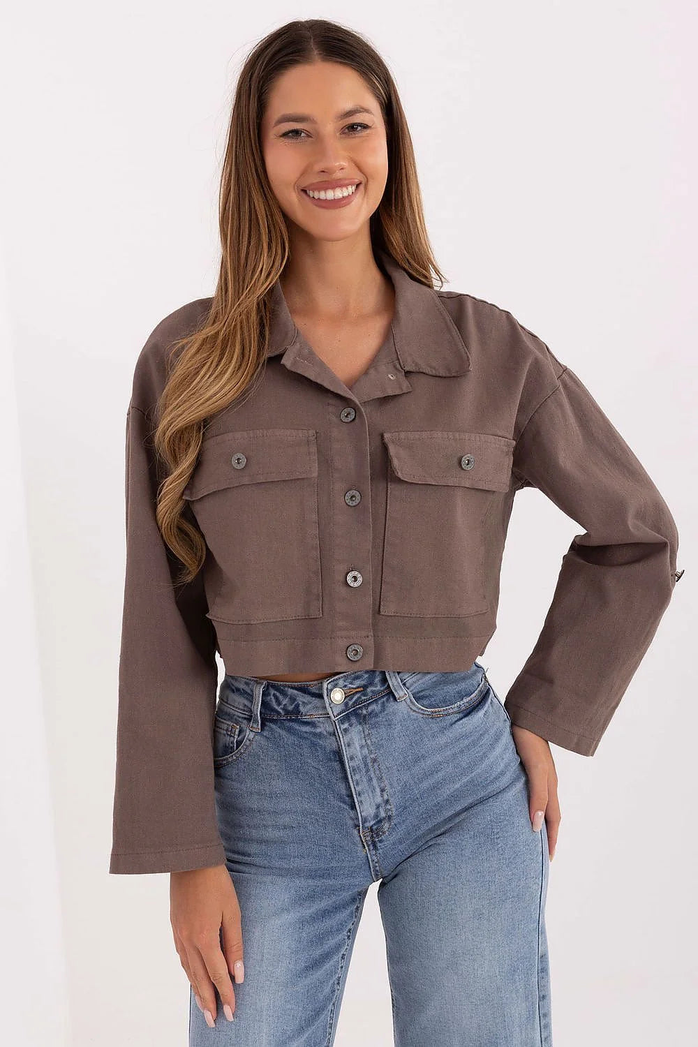 veste shacket utility femme coton twill taupe coupe boxy col chemise fermeture boutonnée ourlet raccourci manches longues poches poitrine rabat