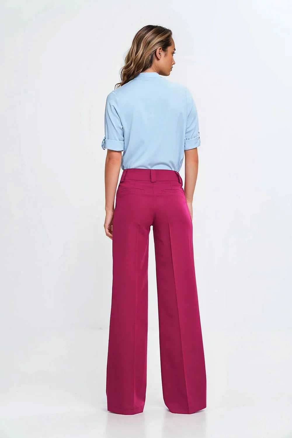 chemisier Nife viscose douce légère bleu clair manches patte boutonnage retroussables plis épaules coupe ajustée féminine élégante versatile confortable durable