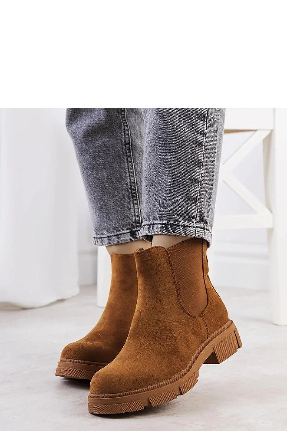 Bottines Chelsea élégantes pour femme en daim marron chaud, style intemporel, confort maximal, talons épais, fourrure imitation, ajustement facile, polyvalence, mode automne-hiver