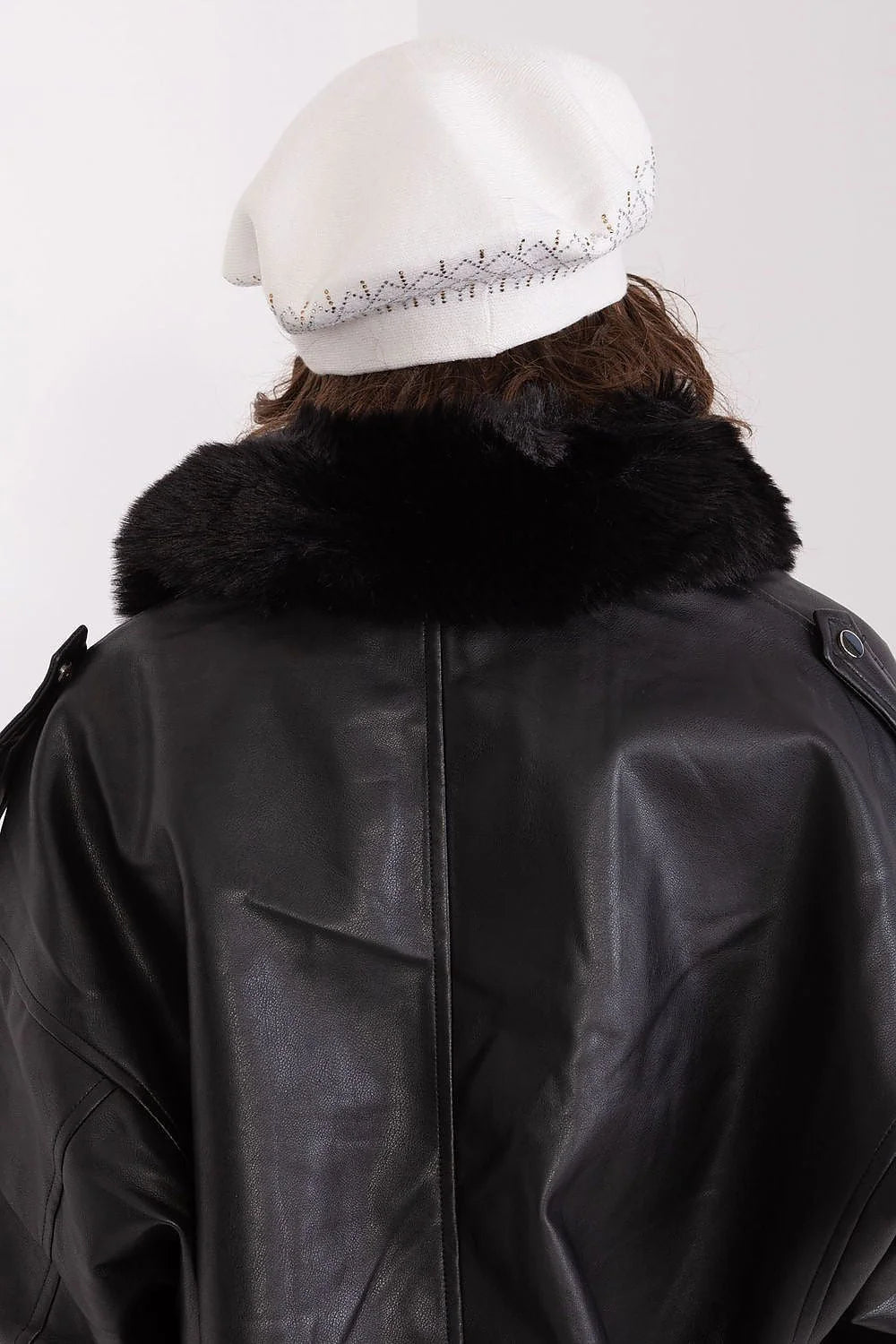 Béret élégant pour femme en acrylique, coton et cachemire, design classique, finition brillante, motif losange, accessoire mode, style sophistiqué, parfait pour les saisons fraîches