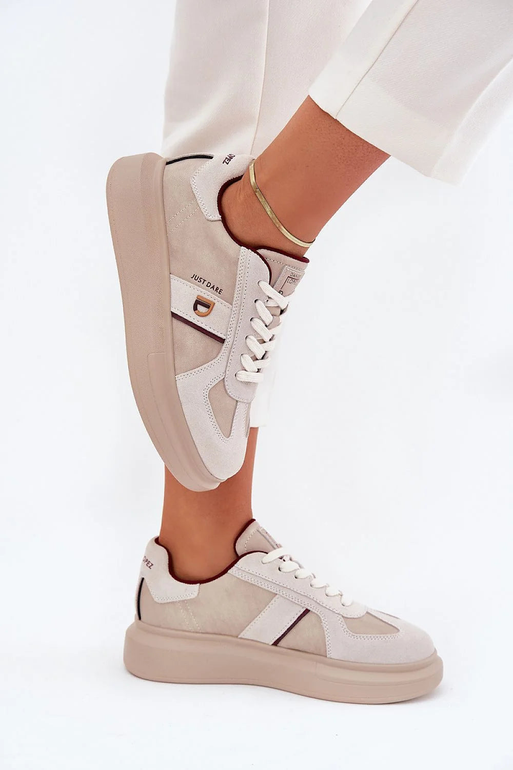 baskets femme basses casual chic plateforme compensée beige crème empeigne cuir suède lacets plats col rembourré semelle amovible