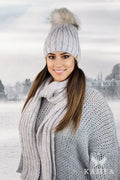Ensemble hivernal Kamea tricoté 3 pièces bonnet écharpe pull laine acrylique gris pâle fausse fourrure femmes