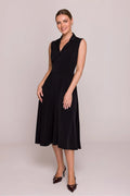 robe cocktail élégante sans manches encolure V col revers noire ajustée taille marquée cintrée jupe évasée midi satinée pologne