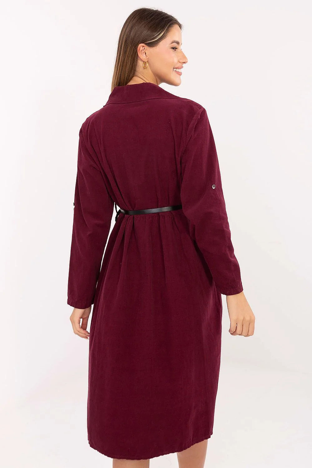 robe chemise midi velours bordeaux boutonnée manches longues col chemisé fente centrale évasée ceinture fine noire boucle dorée