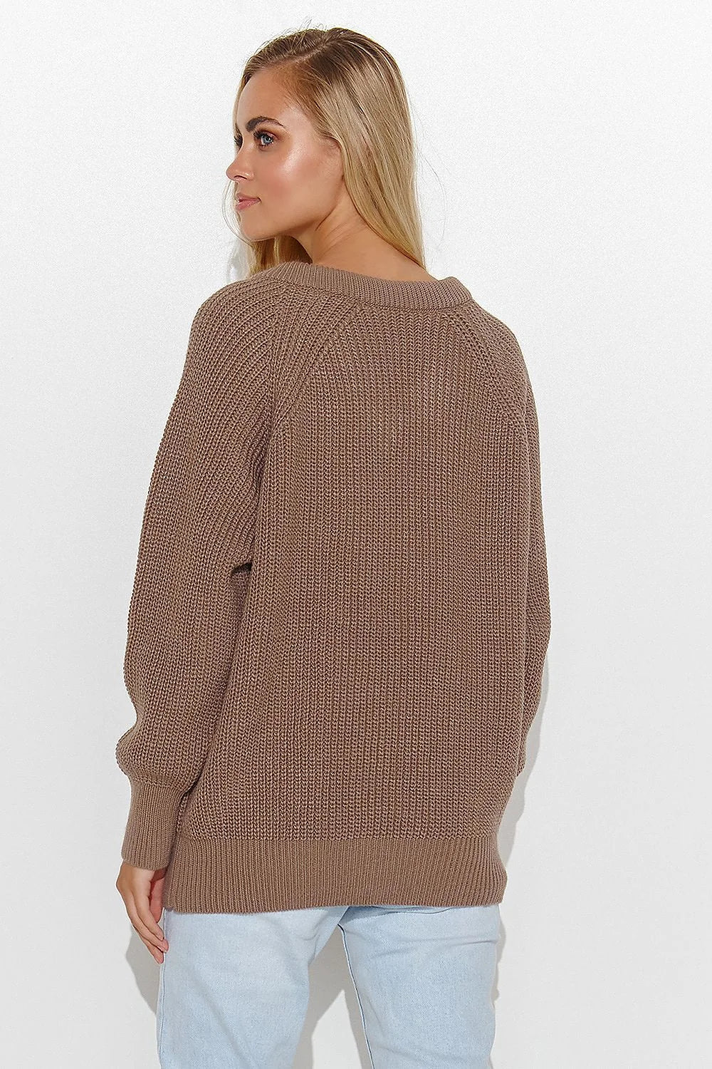 Pull pour femme Chandail Makadamia encolure en V plongeante coupe ample couleur taupe manches longues détails dorés occasionnels versatile