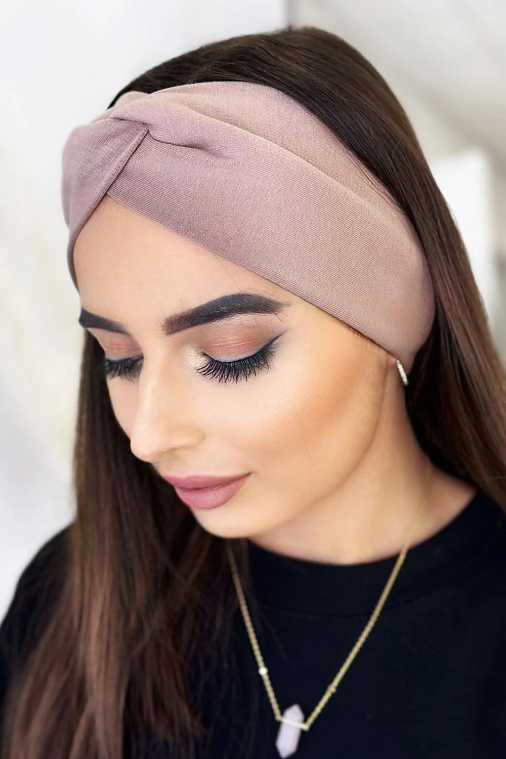Bandeau turban pour femme élégant en maille douce rose poudré nœud croisé ajustable occasion décontractée chic mode accessoire cheveux