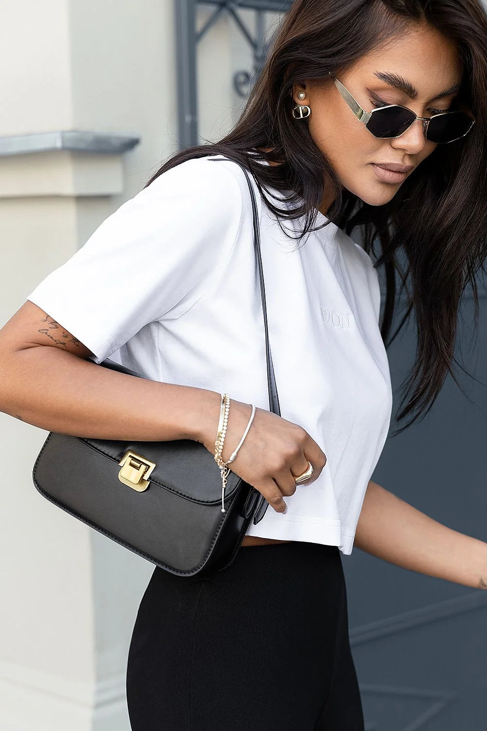 T-shirt IVON court en coton blanc pour femme, coupe parfaite, style basique décontracté, accessoires inclus, look élégant quotidien