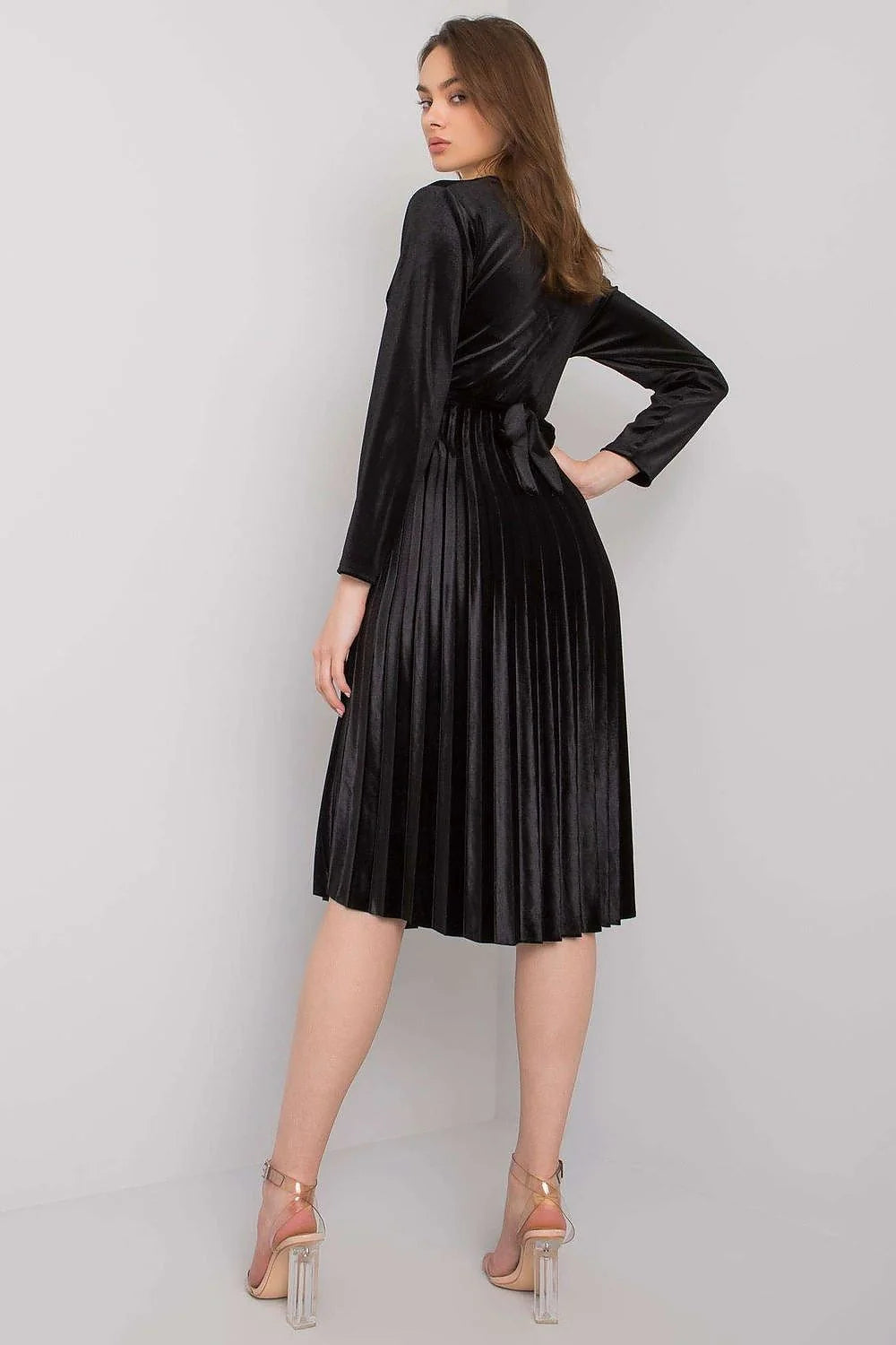 Robe soirée satin noir élégante manches longues ceinture dorée encolure V croisée classique femme