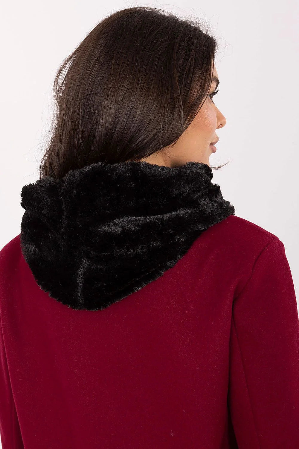 snood col femme fausse fourrure noire infinie circulaire volumineuse pelucheuse brillante chaude confortable douillette luxueuse élégante