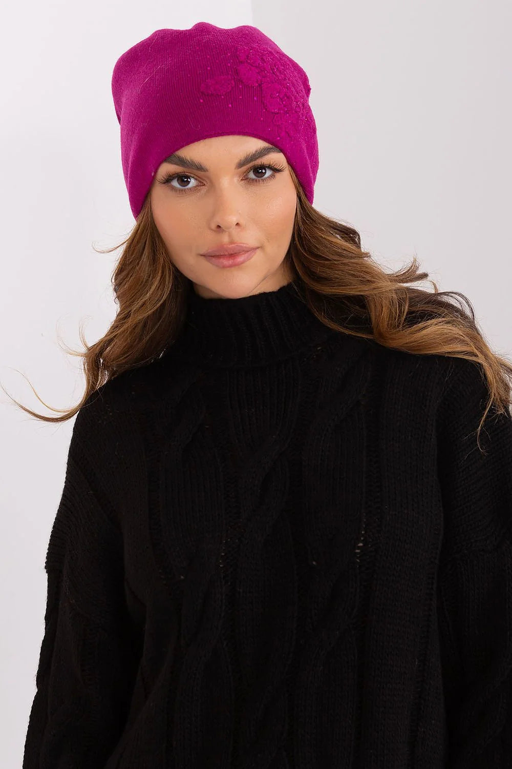 Bonnet d'hiver pour femmes en cachemire fuchsia motifs floraux strass style moderne ajusté doux et chaud