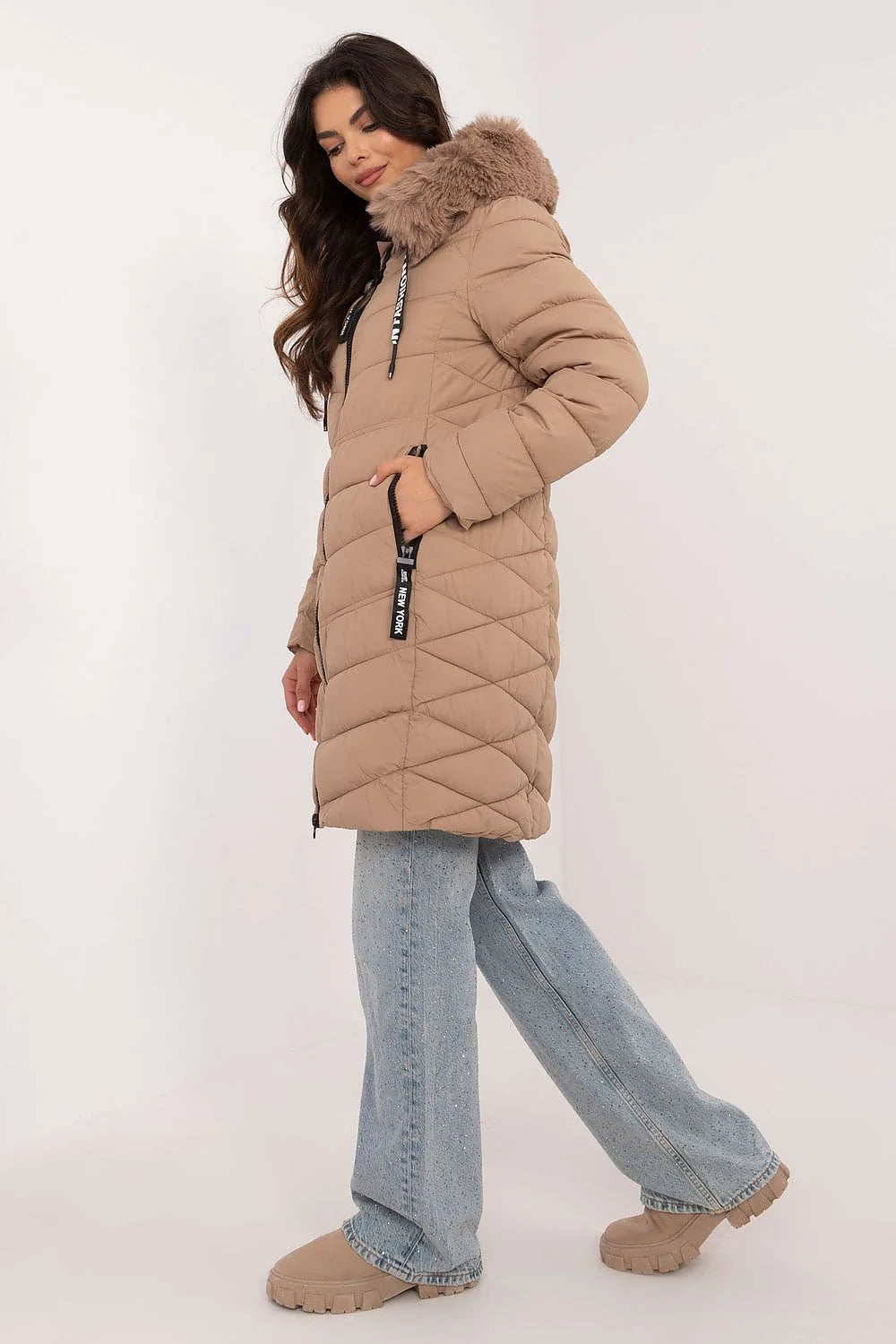 Veste d'hiver élégante pour femme en polyester matelassé capuche fourrure amovible longueur genoux fermeture à glissière beige moderne