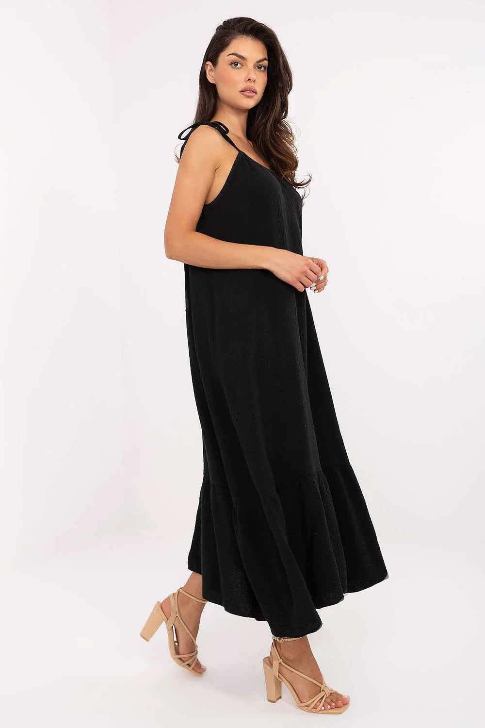 robe maxi noire mousseline coton légère fluide coupe ample encolure arrondie bretelles fines nouables réglables volant cheville bohème