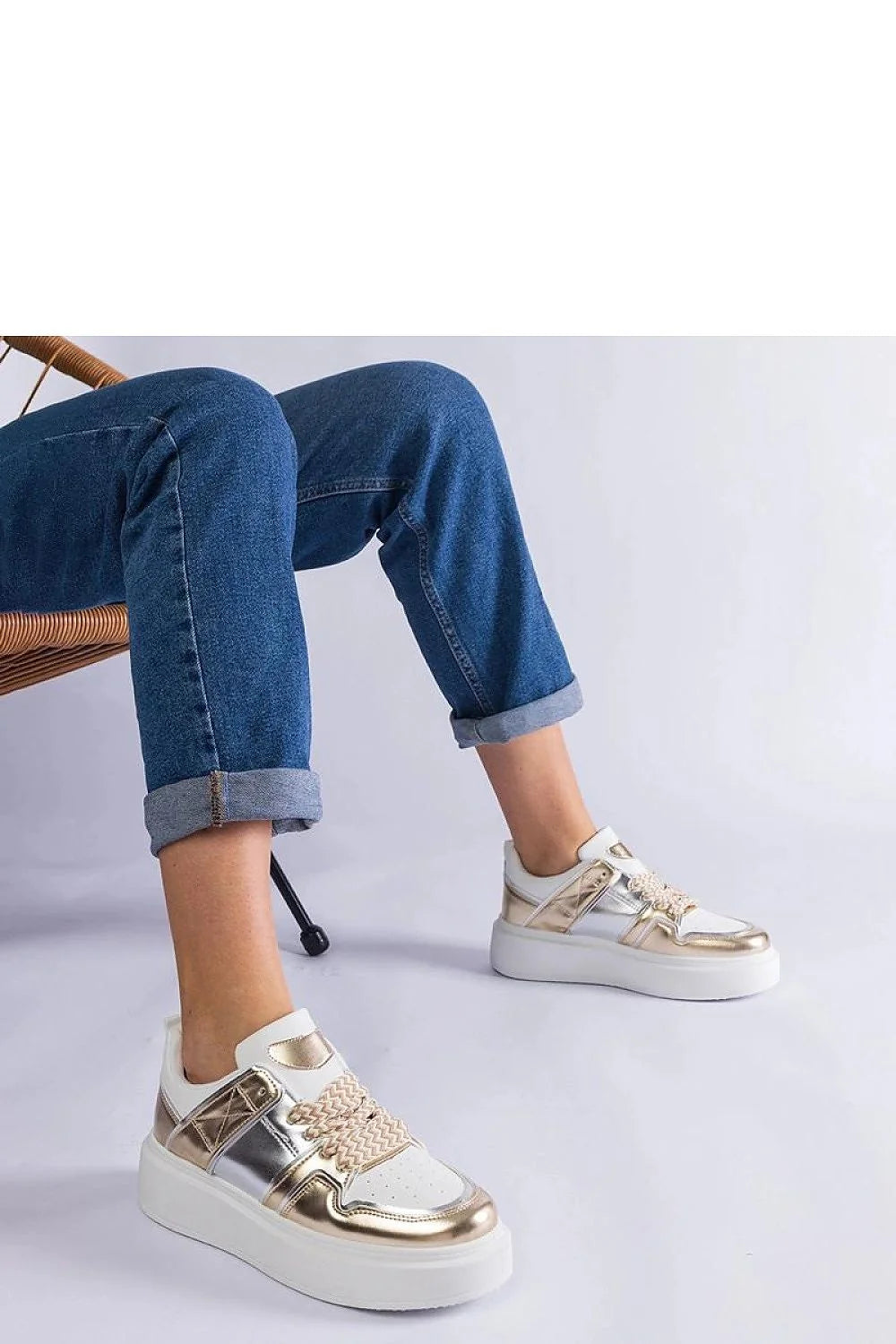 baskets femme dorées argentées cuir écologique blanc plateforme semelle épaisse confortable lacets tressés perforé urbaine tendance casualchic élégantes