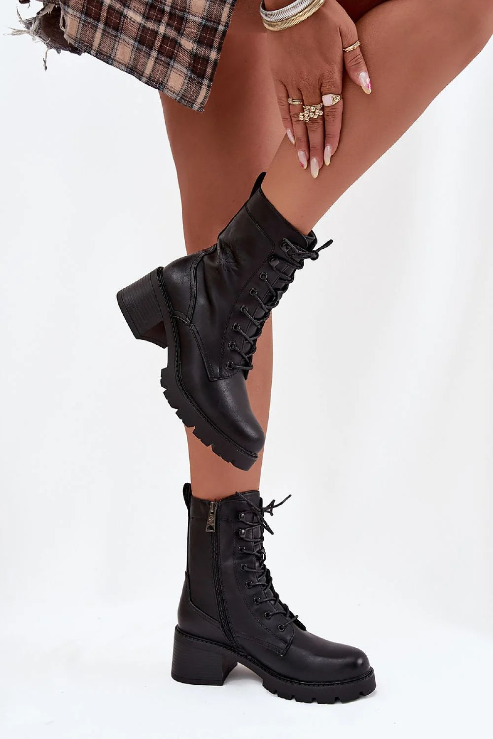 bottines Vinceza femme rangers simili cuir noir tige mi haute lacets zip lateral bout rond semelle crantee talon bloc confort