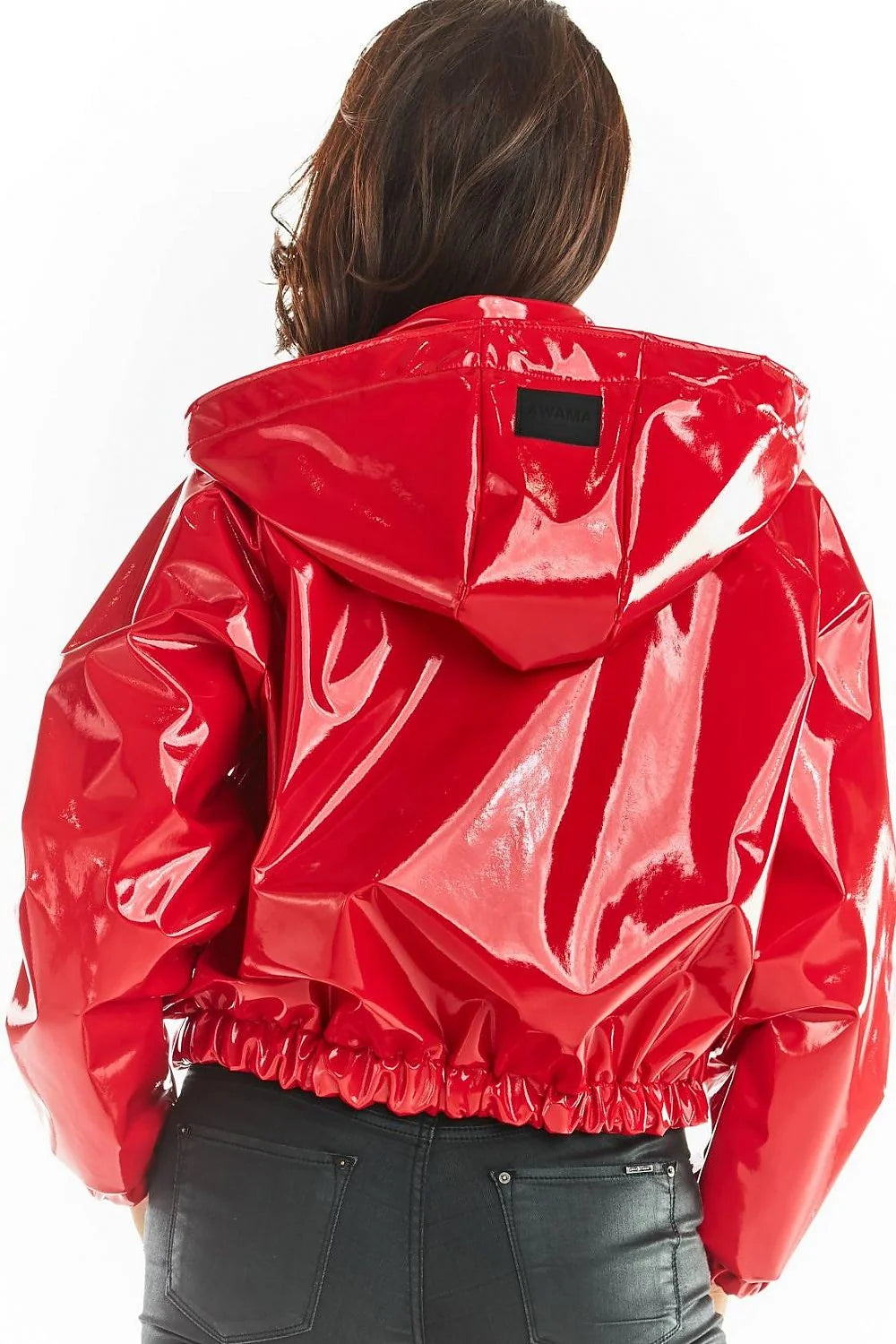 Veste femme vinyle noir moderne audacieuse coupe courte tendance élégante capuche fermeture éclair fashion