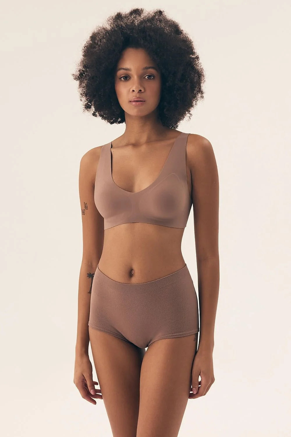 soutien gorge rembourré sans armature bralette seamless nude microfibre extensible bonnets moulés maintien léger galbe naturel