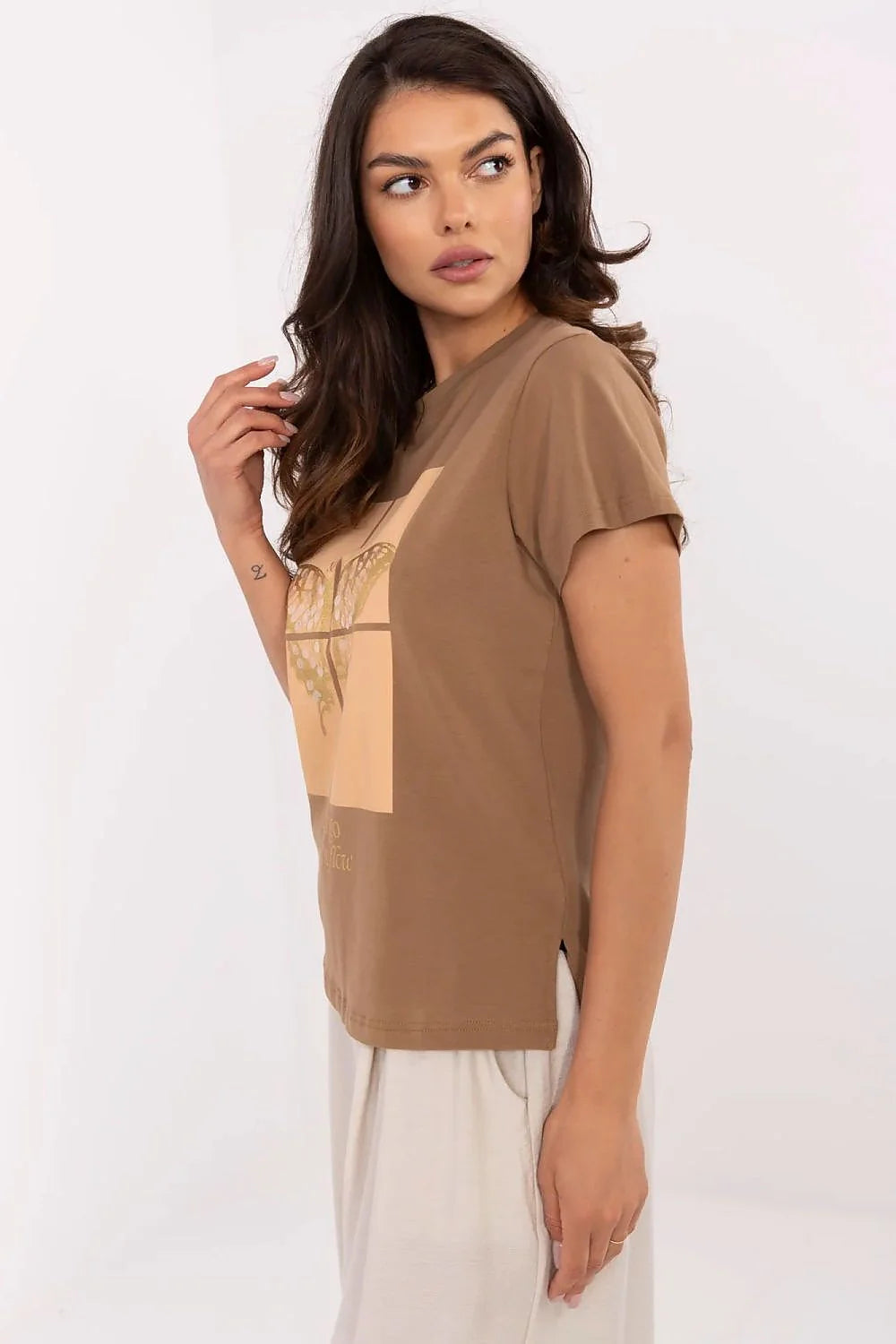 T-shirt pour femme style casual couleur marron motif papillon doré élasthanne coton message Let it go Let it flow coupe ajustée