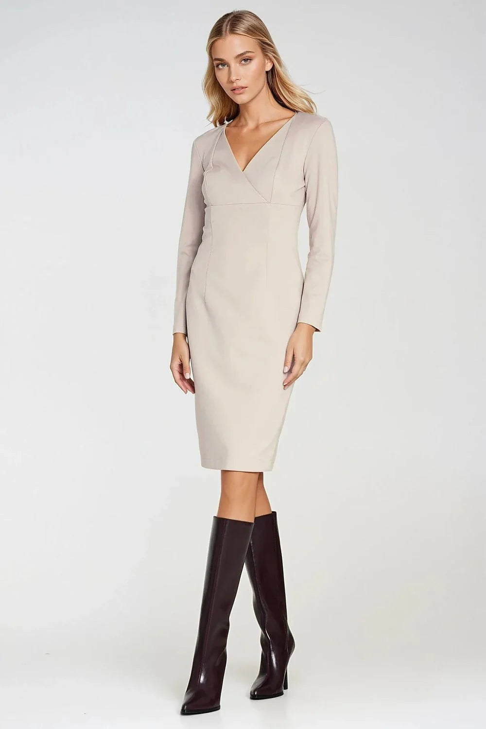 robe fourreau midi beige nude cintrée élégante manches longues décolleté cachecoeur empiècement souspoitrine tissu extensible lisse crayon silhouette intemporelle bureau