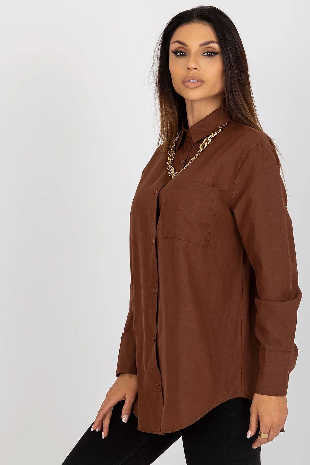 Chemise pour femme manches longues style classique moderne couleur marron terreux tissu coton polyester coupe ample poche poitrine boutons ton sur ton