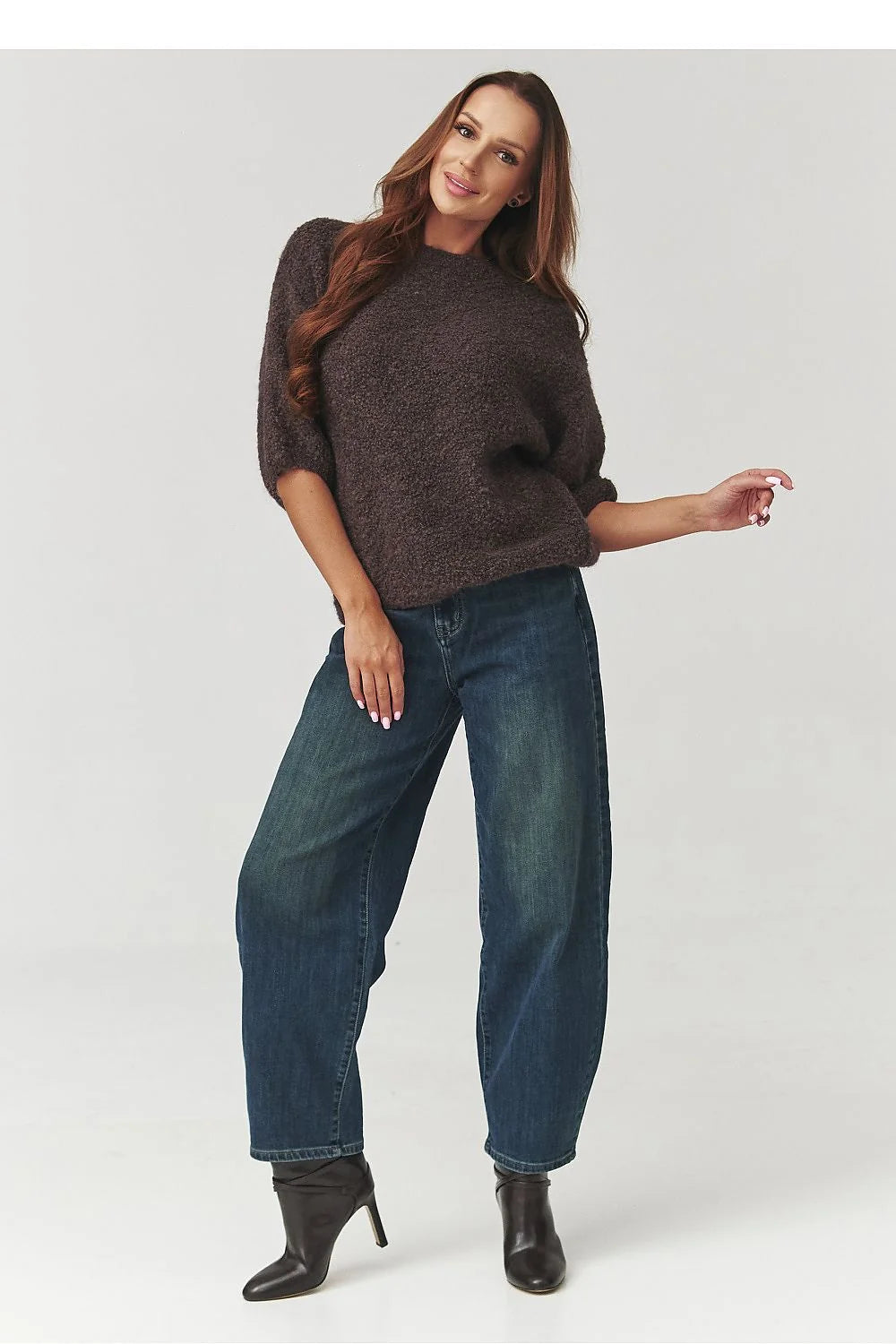 pull femme maille bouclée oversize coupe ample raccourci col rond manches mi longues bouffantes texture douce volumineuse texturée chocolat moka
