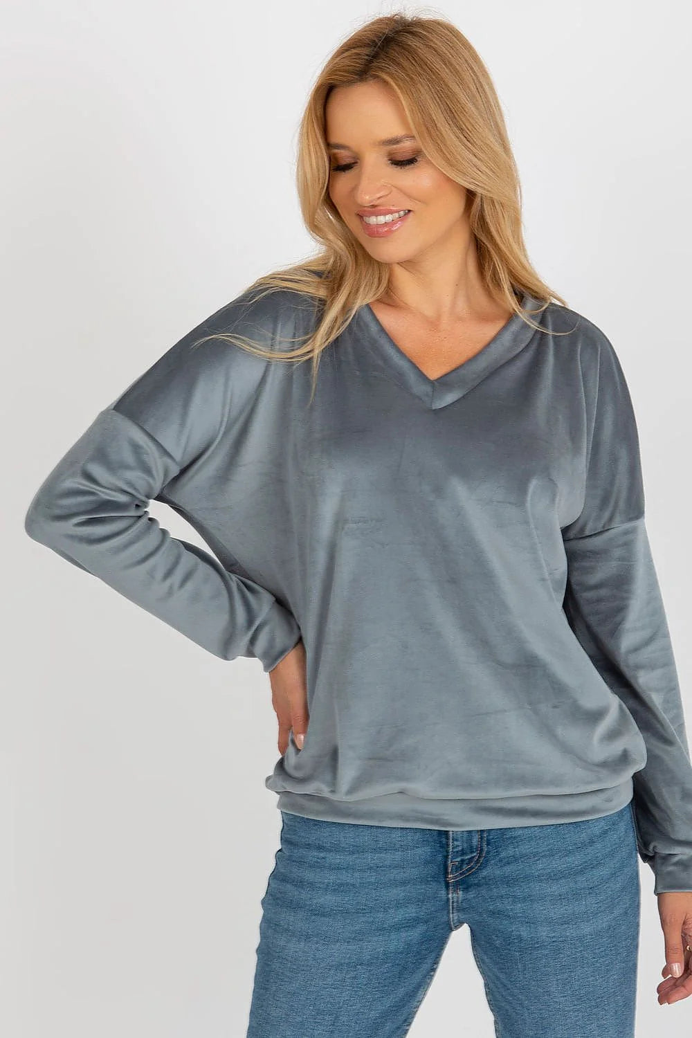 Pull féminin en velours gris acier manches longues col V style épuré
