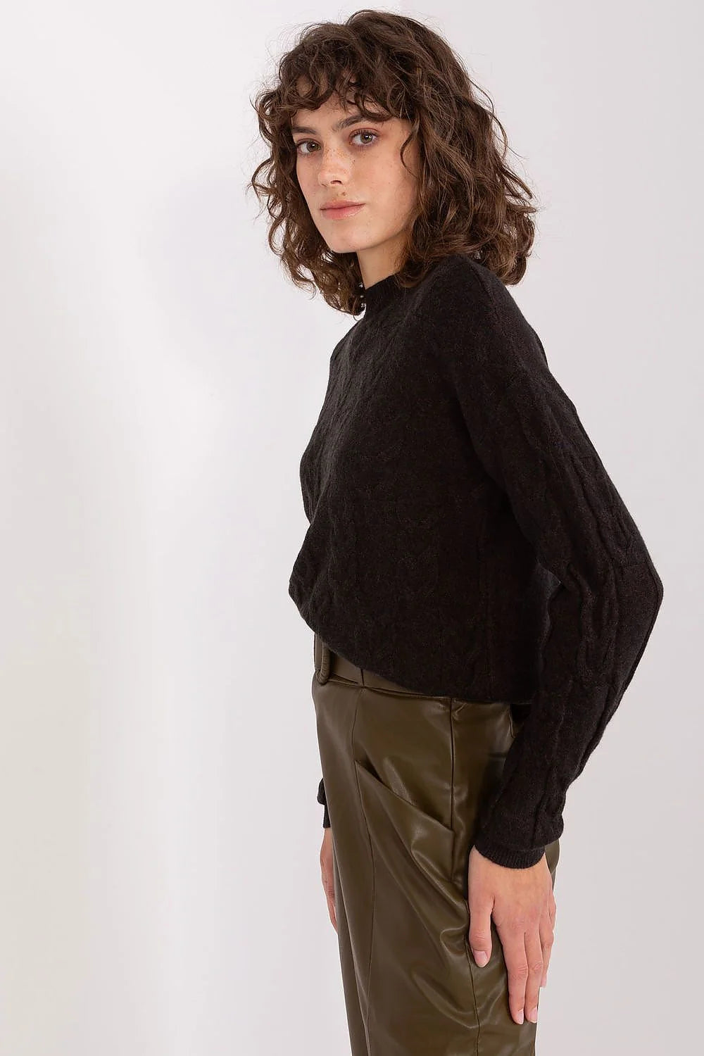 Pull féminin Chandail AT maille motif torsadé noir texture douce matériau confortable style classique coupe ample manches longues col rond côtelé