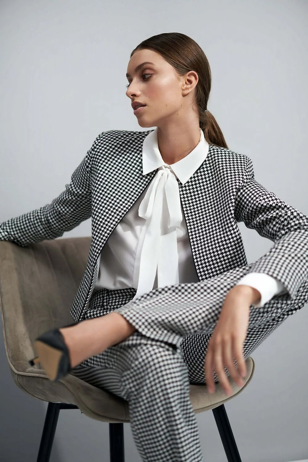 blazer Nife femme pieddepoule noir blanc coupe ajustée col absent manches longues bordure contrastée taille haute bouton devant polyester viscose