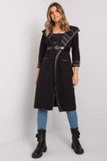 Manteau long en polyester noir ajusté chic avec ceinture dorée et col à revers élégant