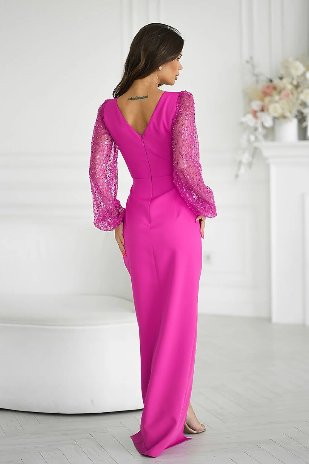 robe longue fuchsia manches bouffantes tulle sequins décolleté V portefeuille drapé fente asymétrique cintrée ajustée stretch satinée glamour élégante