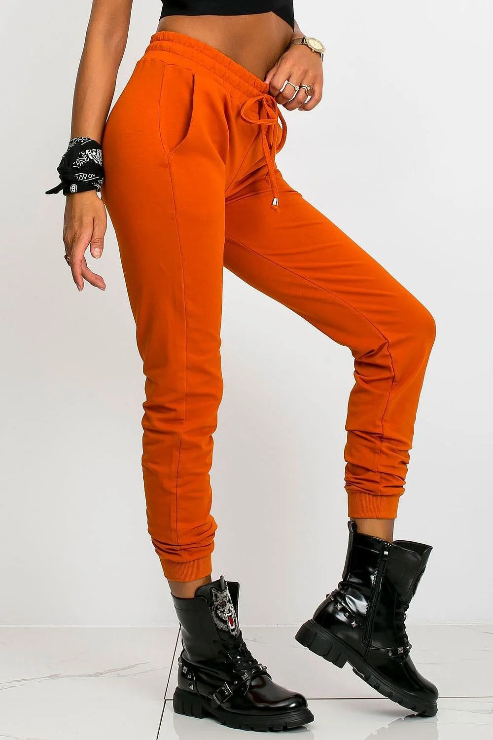 pantalon jogger femme slim beige camel molleton doux respirant taille mihaute elastique cordon coulissant poignets bordscotes poches metalliques