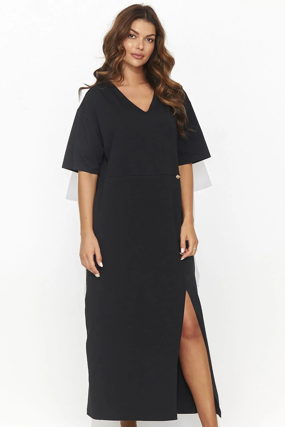 Robe de jour Numinou longue ample manches courtes encolure en V fente sur le côté plaque dorée femme