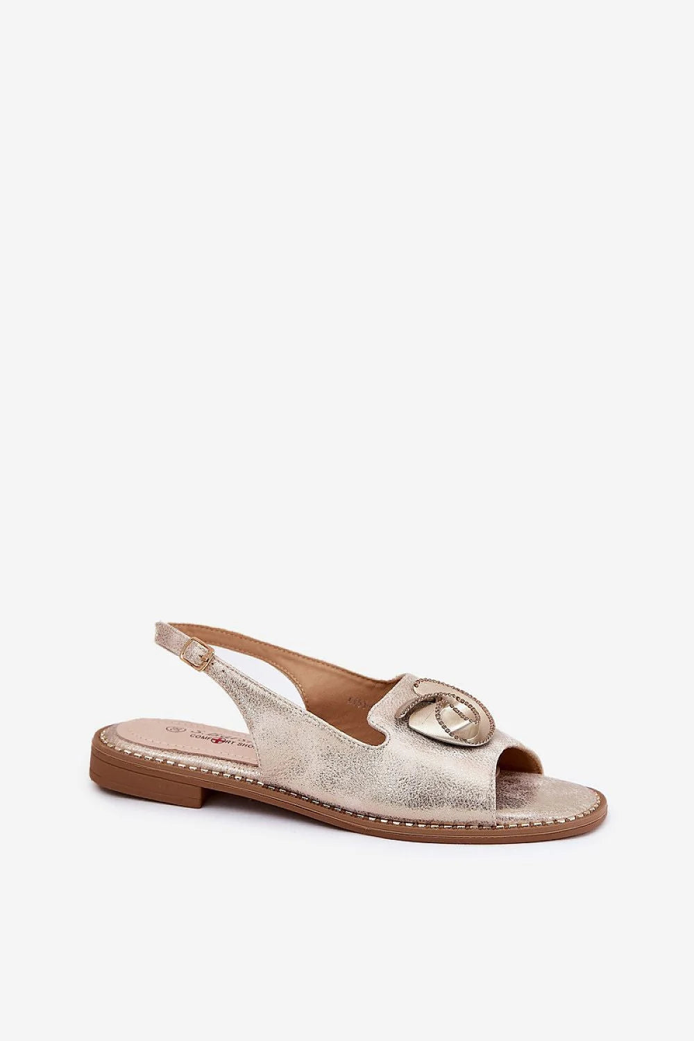 Sandales élégantes pour femmes en éco-cuir doré, style contemporain, ajustement parfait, confort toute la journée, talon plat, détails métalliques, occasions estivales, vêtements mode