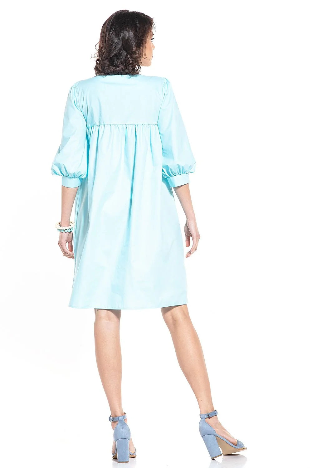 Robe élégante en coton noir manches 3/4 encolure V midi pour femme moderne et chic