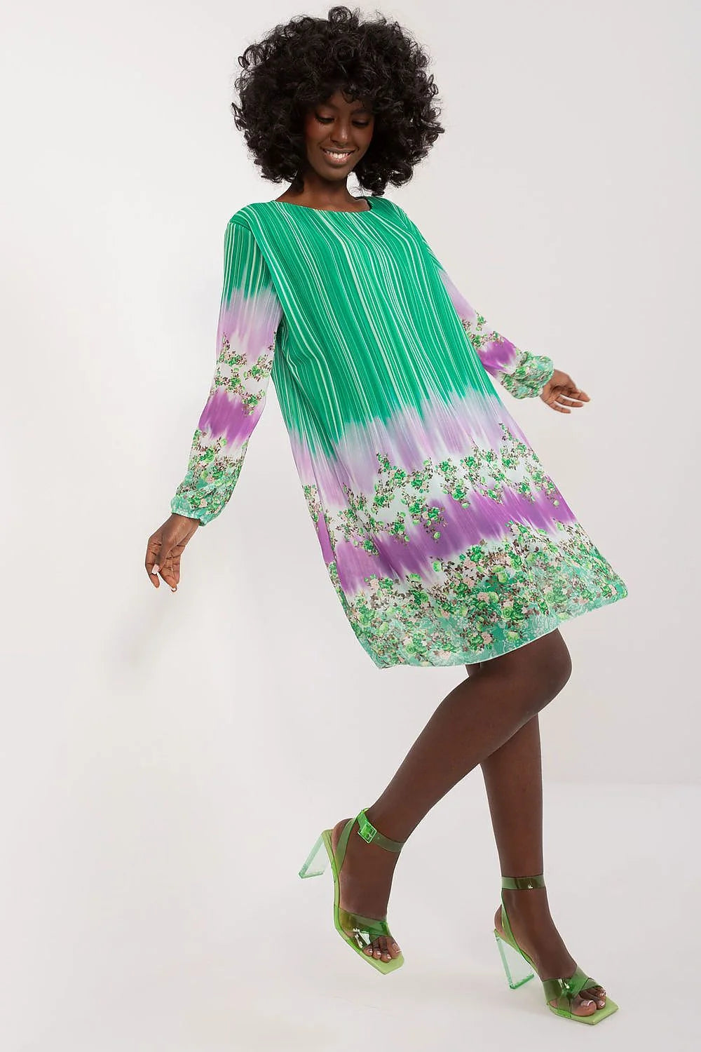 robe élégante motifs floraux verts violet blanc polyester manches longues col rond coupe droite ample fluide