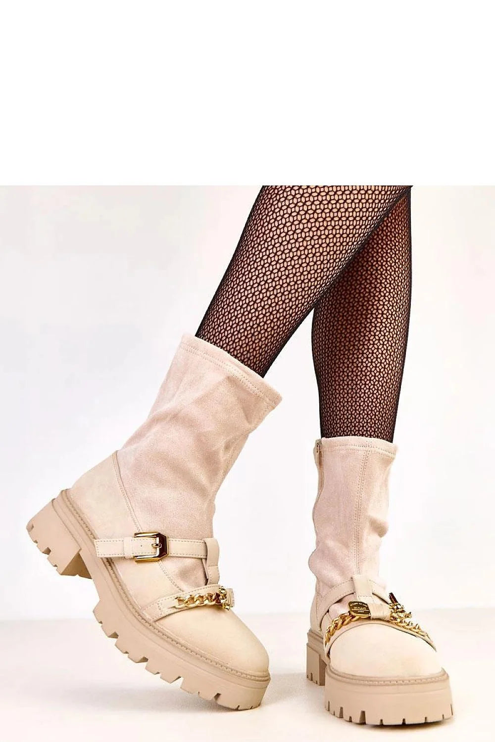 bottines femme beige suède simili cuir écologique mi mollet bout rond talon bloc plateforme basse semelle boucle chaîne pendentif ours