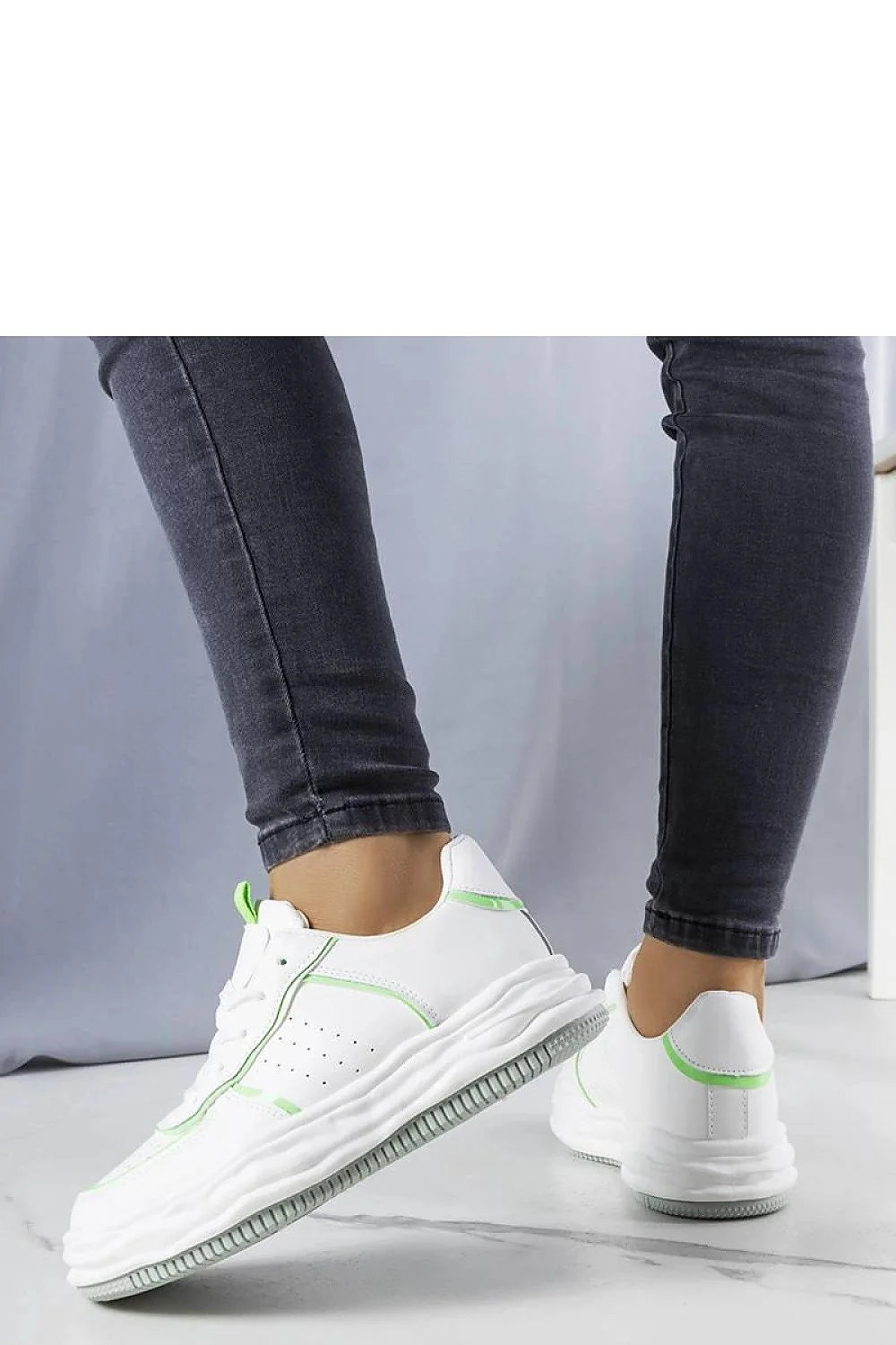 Baskets mode femmes design moderne épuré couleur blanc vert néon cuir synthétique amorti confortable lacets talon 4cm