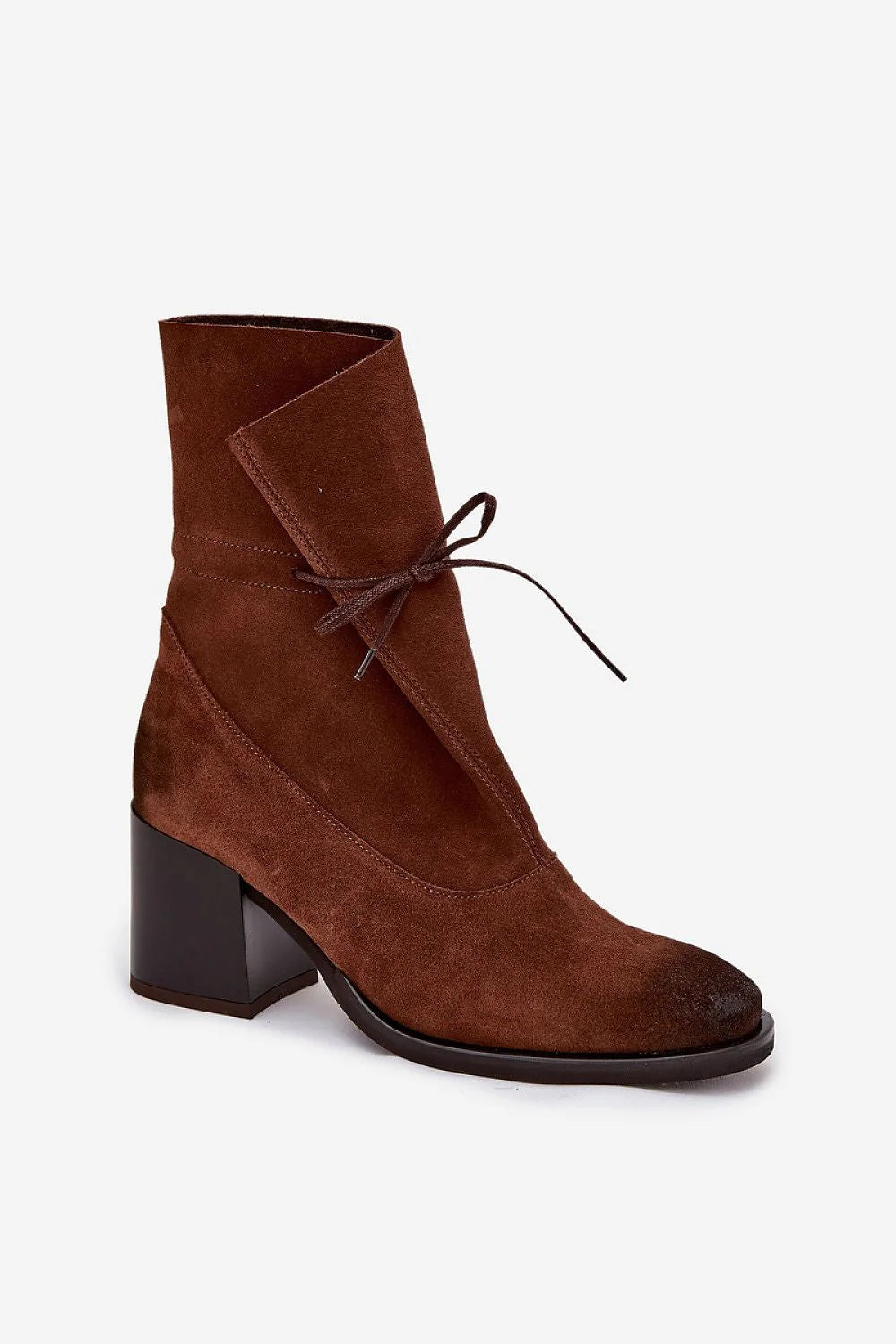bottines femme daim marron cuir suédé mi mollet talon bloc stable confortable élégante bout amande semelle noire lacet noeud pullon
